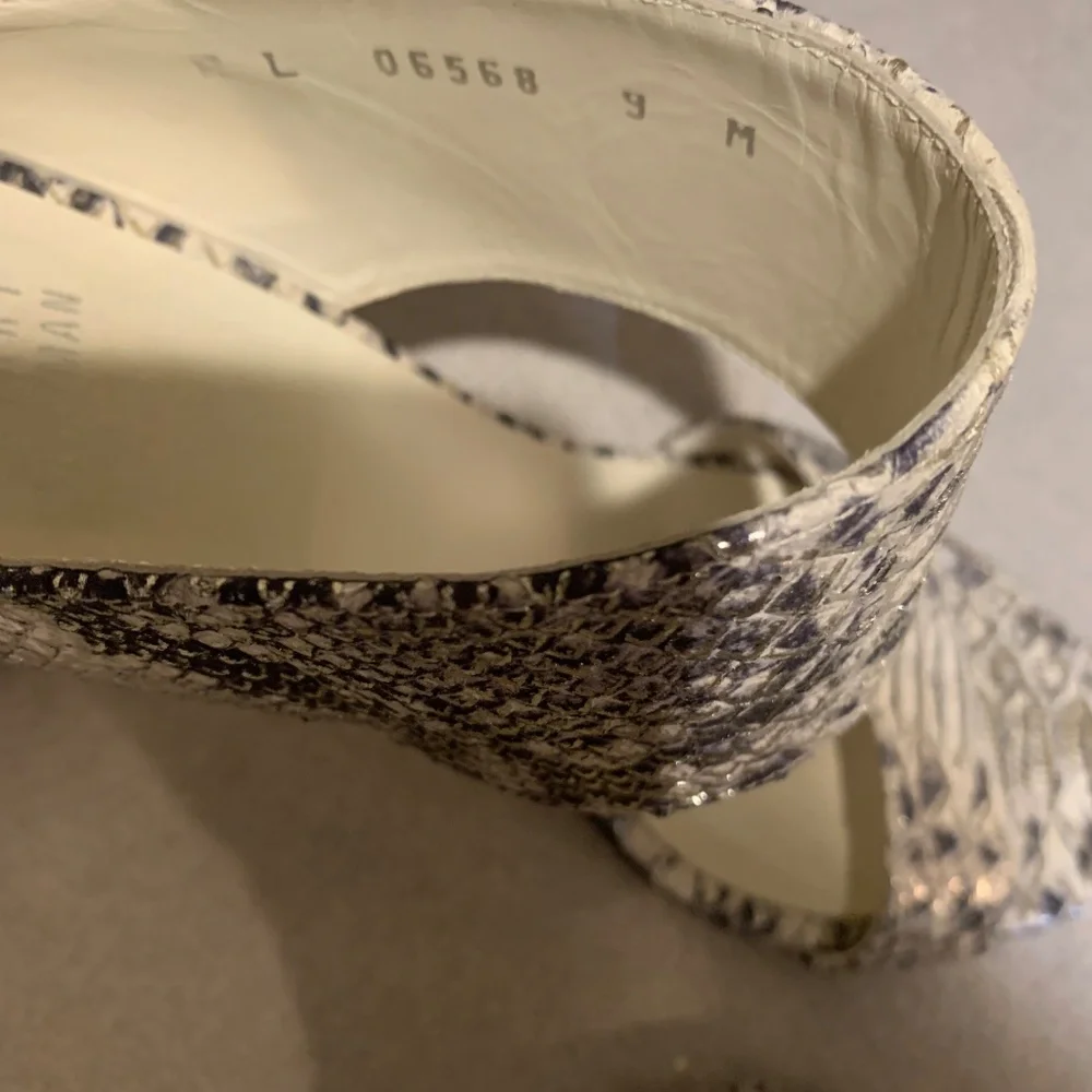 Stuart Weitzman Gray/Cream Snakeprint Leather Slide Sandals sz 9 M